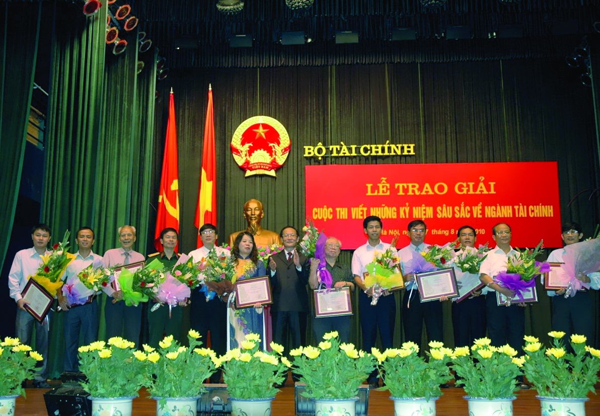 Tạp chí Tài chính là một trong các đơn vị đạt giải cao tham gia Cuộc thi viết những kỷ niệm sâu sắc về ngành Tài chính năm 2010.