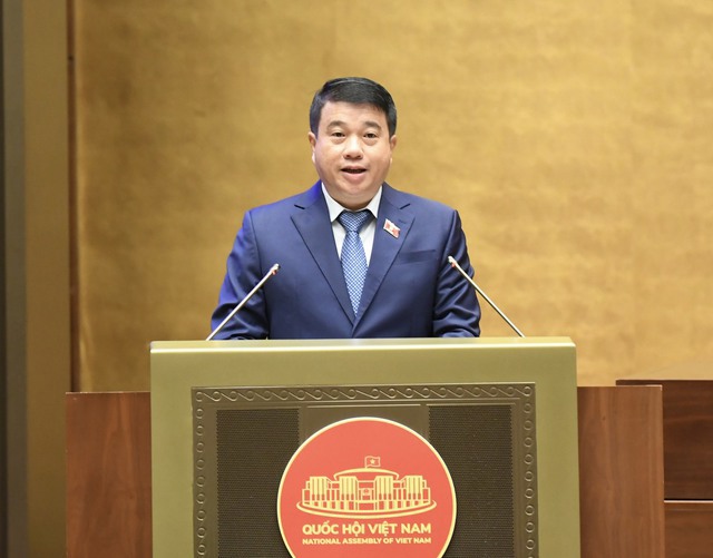 Chủ tịch Hội đồng Dân tộc của Quốc hội, Phó Trưởng Đoàn giám sát của Quốc hội Y Thanh Hà Niê Kđăm trình bày Báo cáo của Đoàn giám sát của Quốc hội về việc triển khai thực hiện các nghị quyết của Quốc hội về các chương trình mục tiêu quốc gia - Ảnh: VGP/Nhật Bắc.