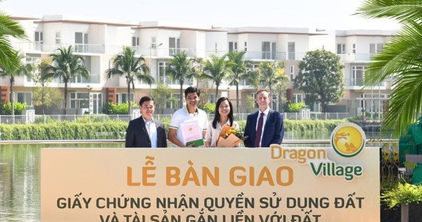 Bàn giao sổ hồng là một trong những sự kiện quan trọng, khẳng định uy tín của Phú Long. Ảnh: Thu Hoài.