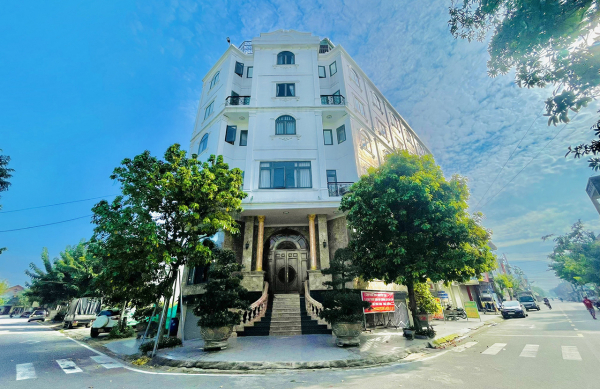 Căn nhà 6 tầng tại đường D17, Khu định cư Việt Sing thuộc địa bàn phường An Phú cũng được xây dựng có thiết kế hàng chục căn phòng