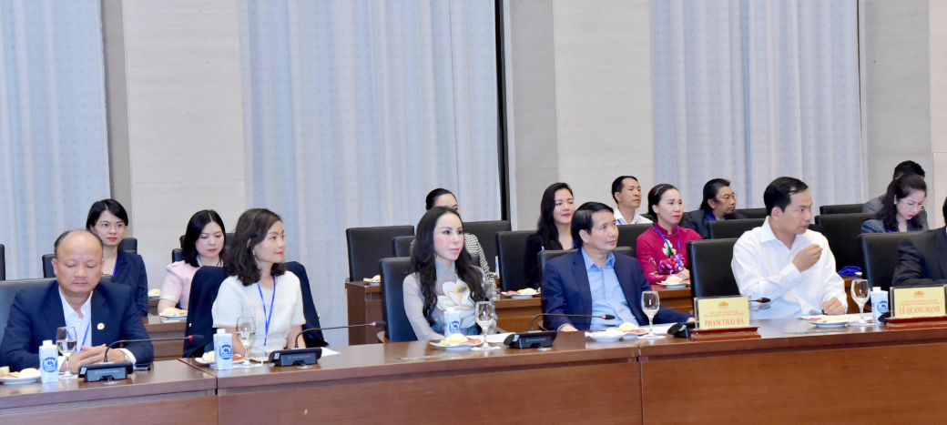 Các đại biểu tại buổi gặp mặt. Ảnh: Lâm Hiển