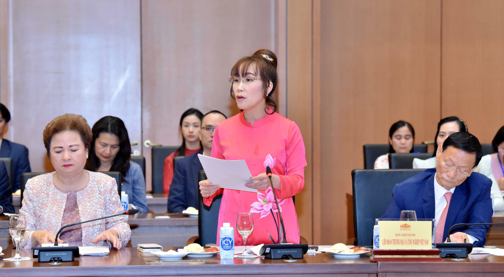 Chủ tịch Hội đồng Doanh nghiệp gia đình Việt Nam, Chủ tịch Tập đoàn Phú Thái Phạm Đình Đoàn phát biểu tại buổi gặp mặt. Ảnh: Lâm Hiển