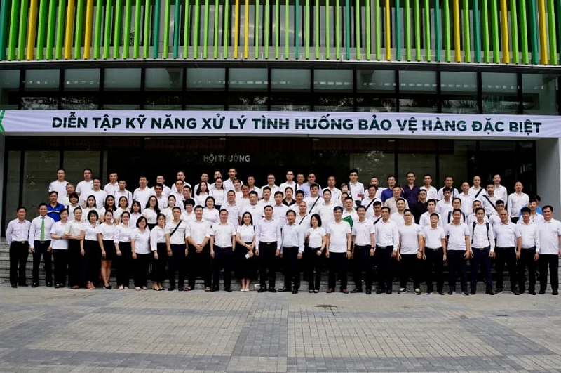 Ban Giám đốc, lãnh đạo các phòng thuộc VCBC cùng các cán bộ tham gia tập huấn chụp ảnh kỷ niệm