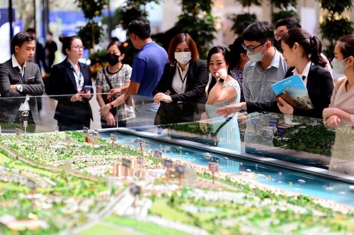 Việc giảm lãi suất cho vay và điều kiện vay linh hoạt hơn đang tạo ra kỳ vọng tích cực cho các nhà đầu tư bất động sản.