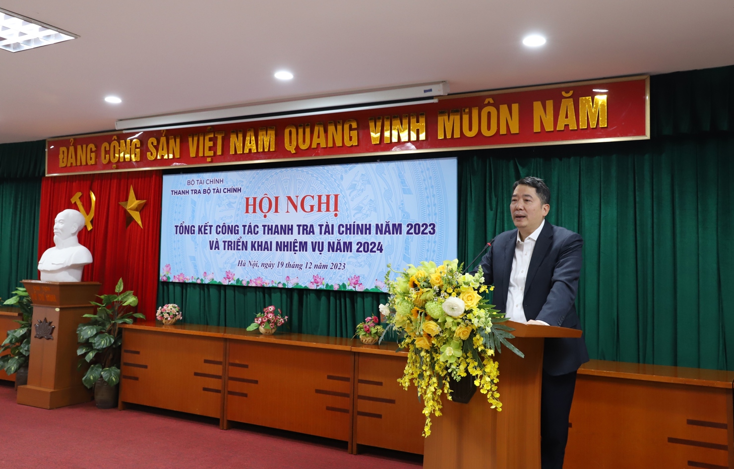 Thứ trưởng Bộ Tài chính Cao Anh Tuấn chỉ đạo hội nghị.