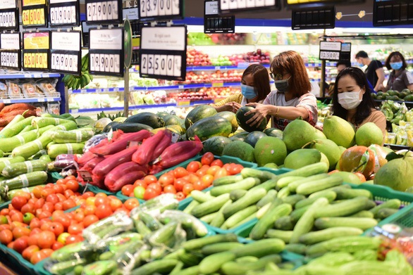 Kiên quyết xử lý các hành vi tăng giá bất hợp lý, nhất là đối với các nguyên vật liệu quan trọng và các mặt hàng tiêu dùng thiết yếu.