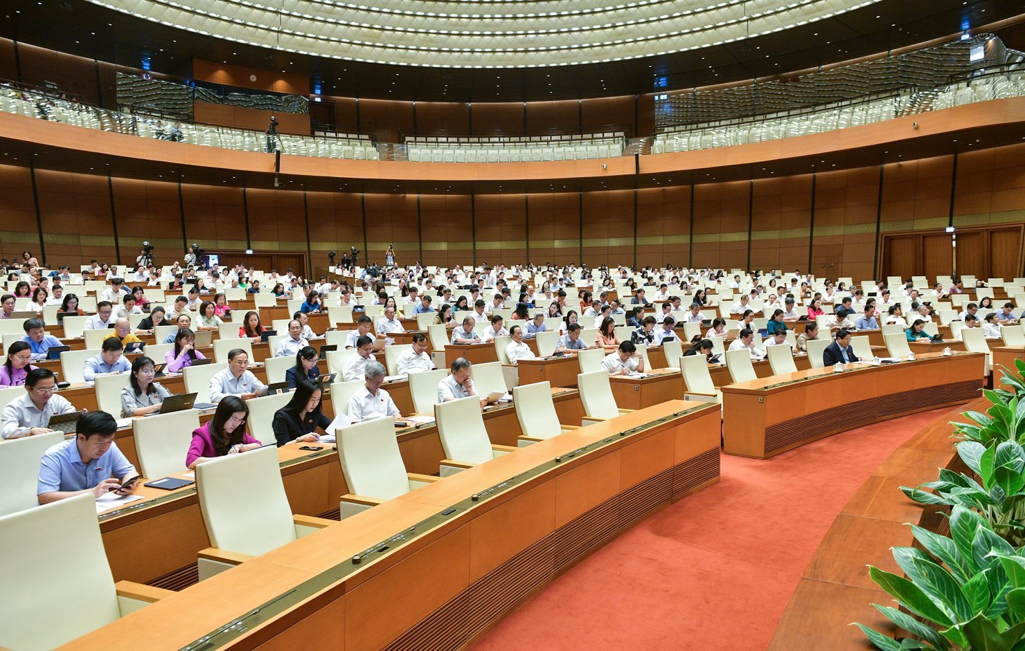 Toàn cảnh phiên họp.