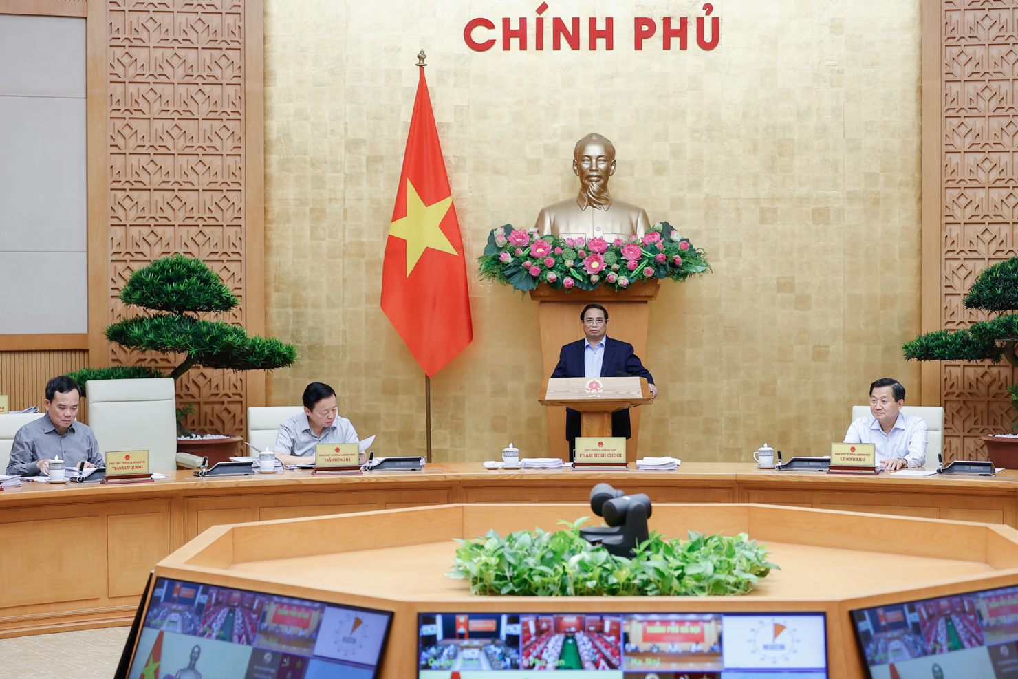 Thủ tướng Phạm Minh Chính phát biểu tại Phiên họp Chính phủ thường kỳ tháng 6/2024 và Hội nghị trực tuyến Chính phủ với các địa phương. Ảnh: VGP/Nhật Bắc