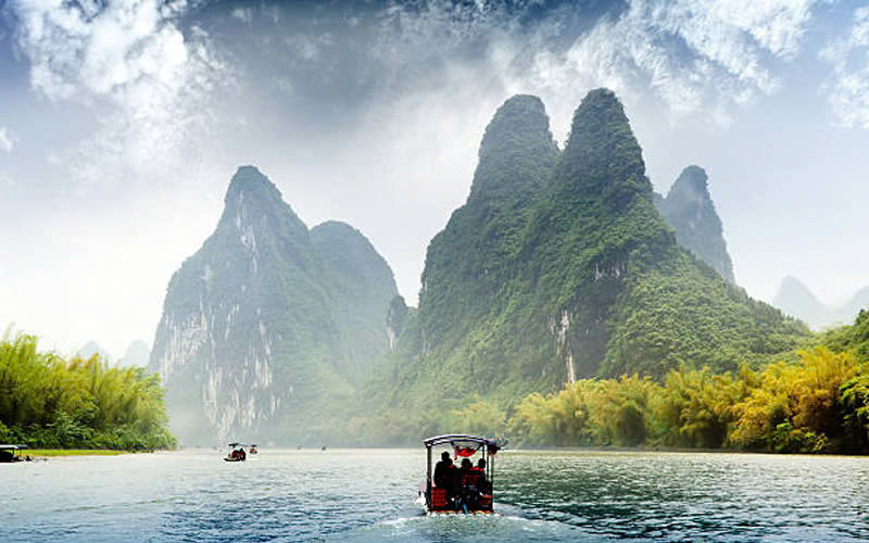 KALONG GROUP  đồng hành cùng du khách đi tàu ngắm cảnh với các hành trình đi qua những điểm dừng chân hấp dẫn