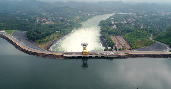 Mực nước thượng lưu hồ thủy điện Thác Bà đang ở mức rất cao.