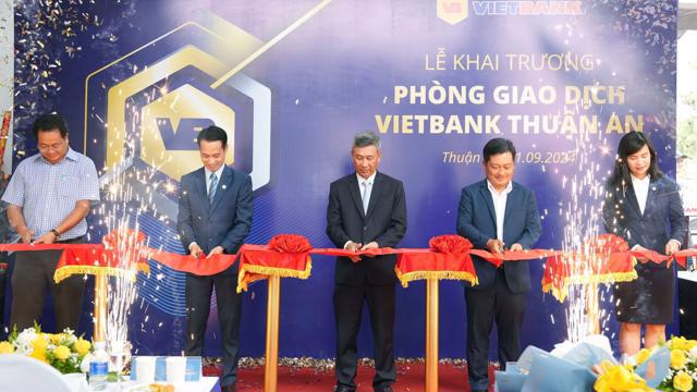 Lễ khai trương điểm giao dịch thứ 119 Phòng Giao dịch Vietbank TP. Thuận An. Ảnh: Vietbank