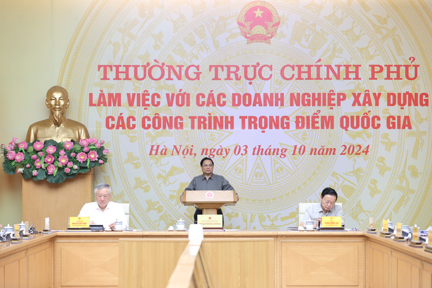 Thủ tướng chủ trì cuộc làm việc. Ảnh: VGP/Nhật Bắc