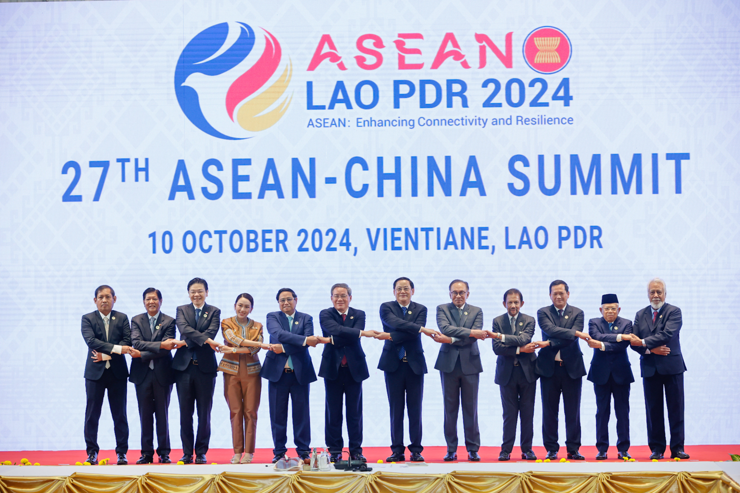 Lãnh đạo các nước ASEAN và Trung Quốc tại Hội nghị Cấp cao ASEAN -Trung Quốc lần thứ 27. Ảnh: VGP/Nhật Bắc  