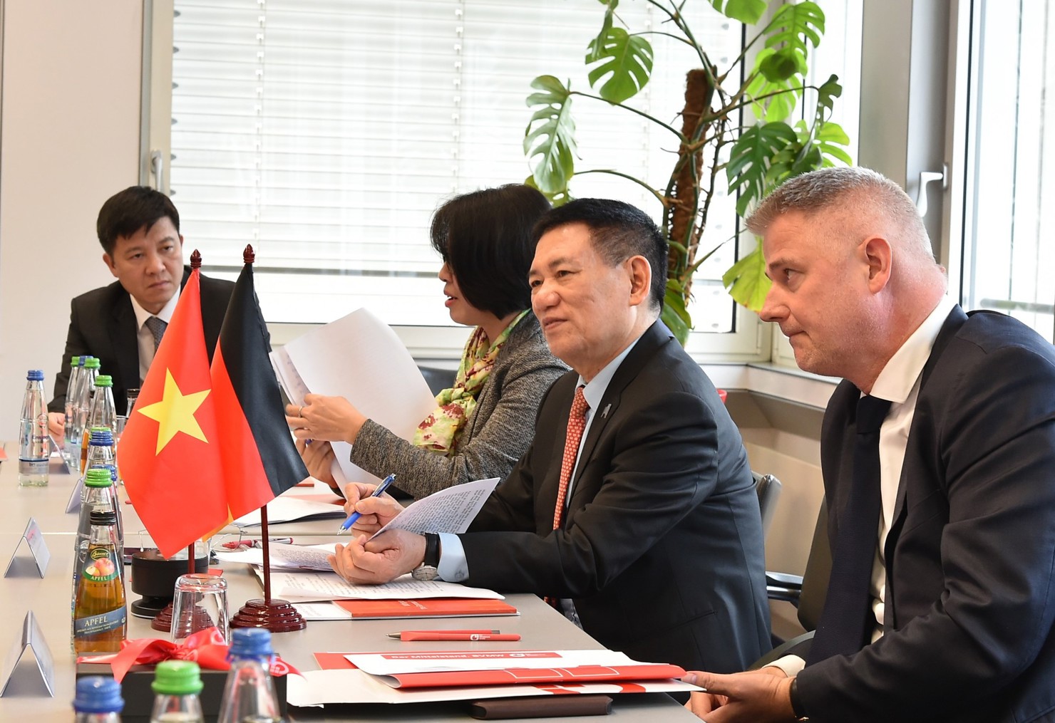 Phó Thủ tướng Chính phủ Hồ Đức Phớc tại buổi làm việc với Hiệp hội doanh nghiệp vừa và nhỏ Đức. Ảnh: VGP/Trần Mạnh