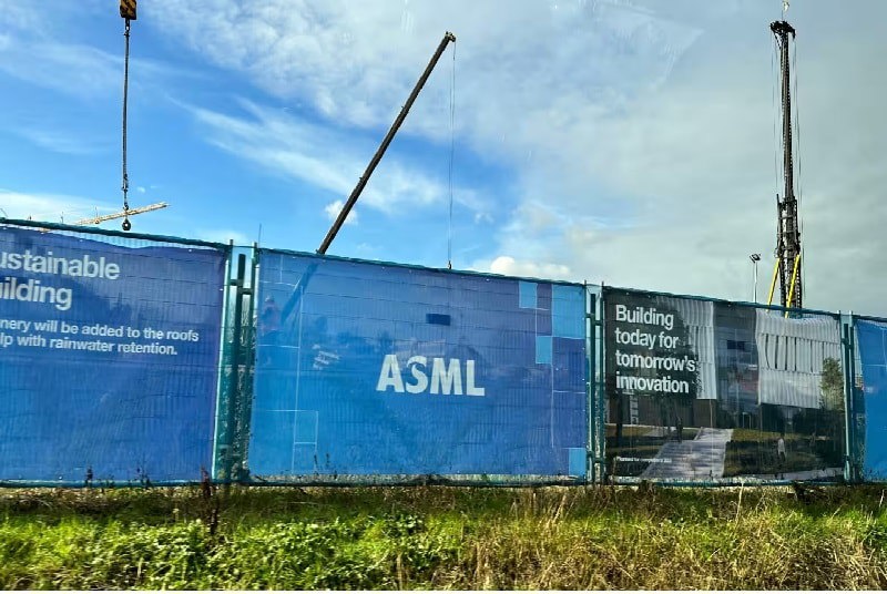 ASML đang tiếp tục mở rộng trụ sở chính tại Veldhoven, Hà Lan. Ảnh: Cheng Ting-Fang/Nikkei Asia Review