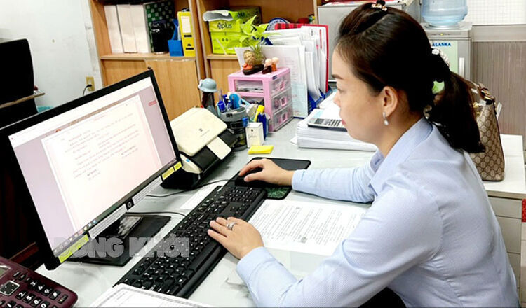 Công chức KBNN Bến Tre luôn tích cực đẩy mạnh việc thực hiện số hóa công tác kiểm soát, thanh toán các khoản chi ngân sách nhà nước qua hệ thống KBNN.