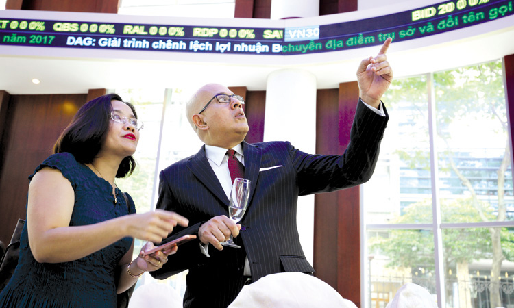 Hoàn thiện pháp lý để nâng hạng thị trường chứng khoán Việt Nam sẽ giúp nâng tầm thị trường, hấp dẫn nhiều nhà đầu tư nước ngoài hơn.