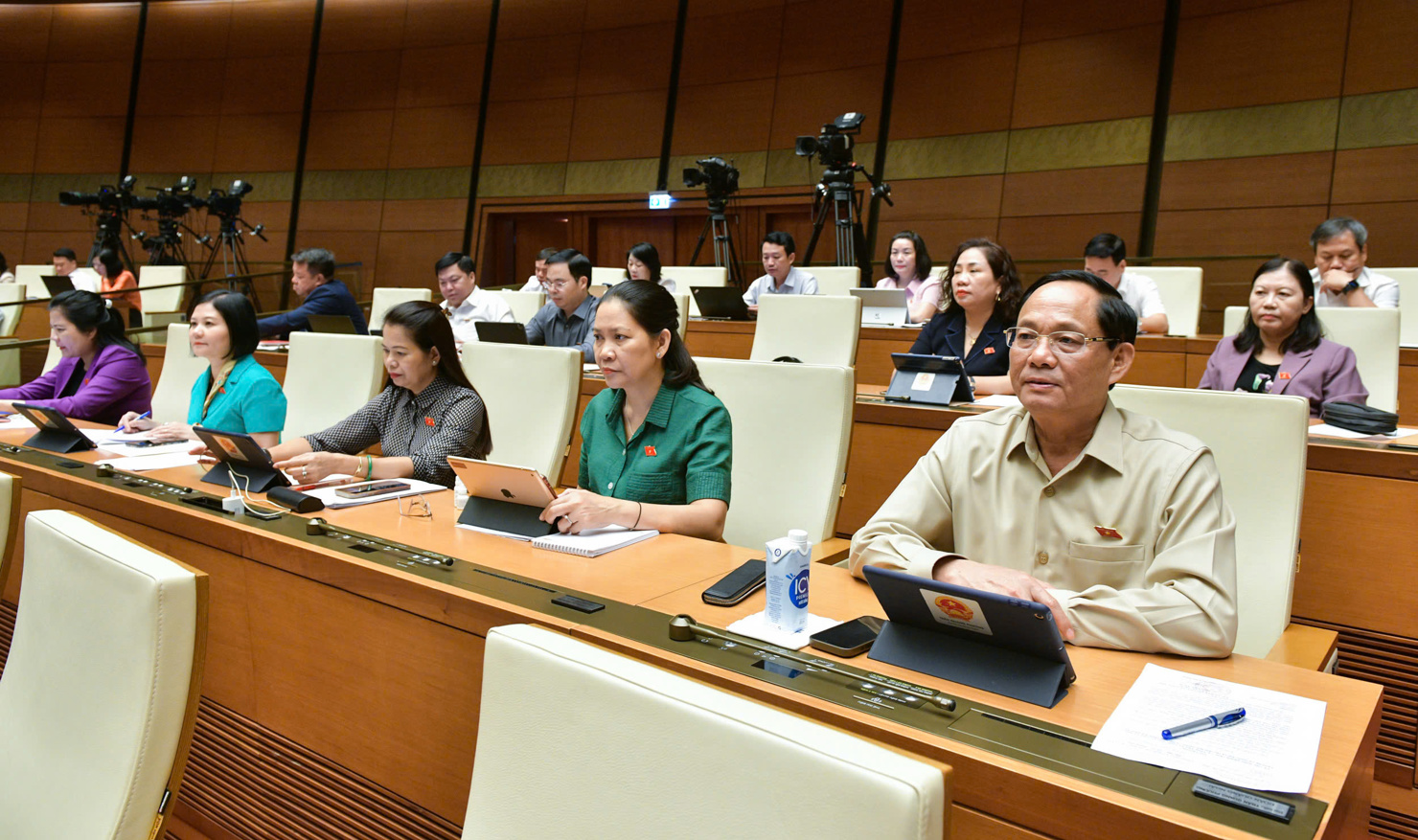 Các đại biểu tại phiên họp.