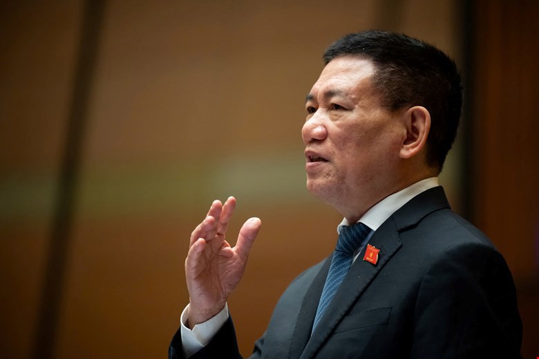 Phó Thủ tướng, Bộ trưởng Hồ Đức Phớc làm rõ nhiều nội dung đại biểu Quốc hội quan tâm.