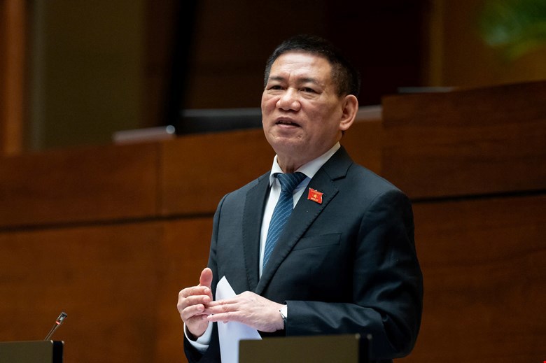 Phó Thủ tướng, Bộ trưởng Hồ Đức Phớc làm rõ nhiều nội dung đại biểu Quốc hội quan tâm.