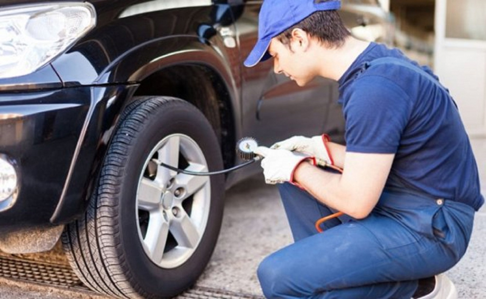 Lốp xe có thể bị xì hơi khi xe bạn lâu ngày không sử dụng, không khí trong lốp sẽ bị thoát ra bên ngoài