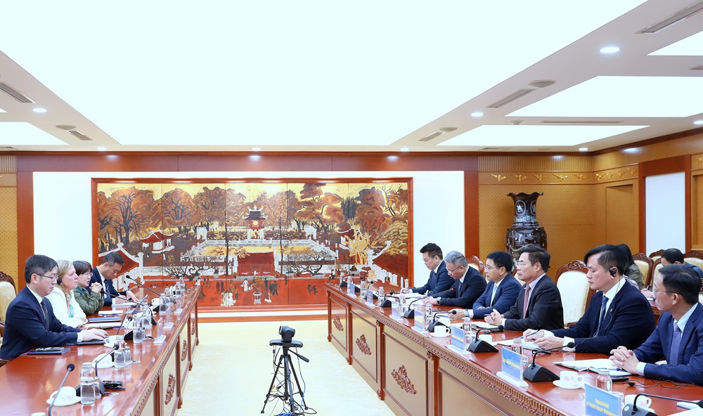 Quang cảnh buổi làm việc. 