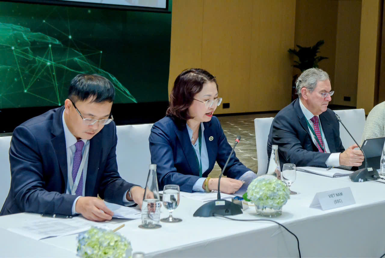 Chủ tịch UBCKNN Vũ Thị Chân Phương phát biểu tại Hội nghị.  