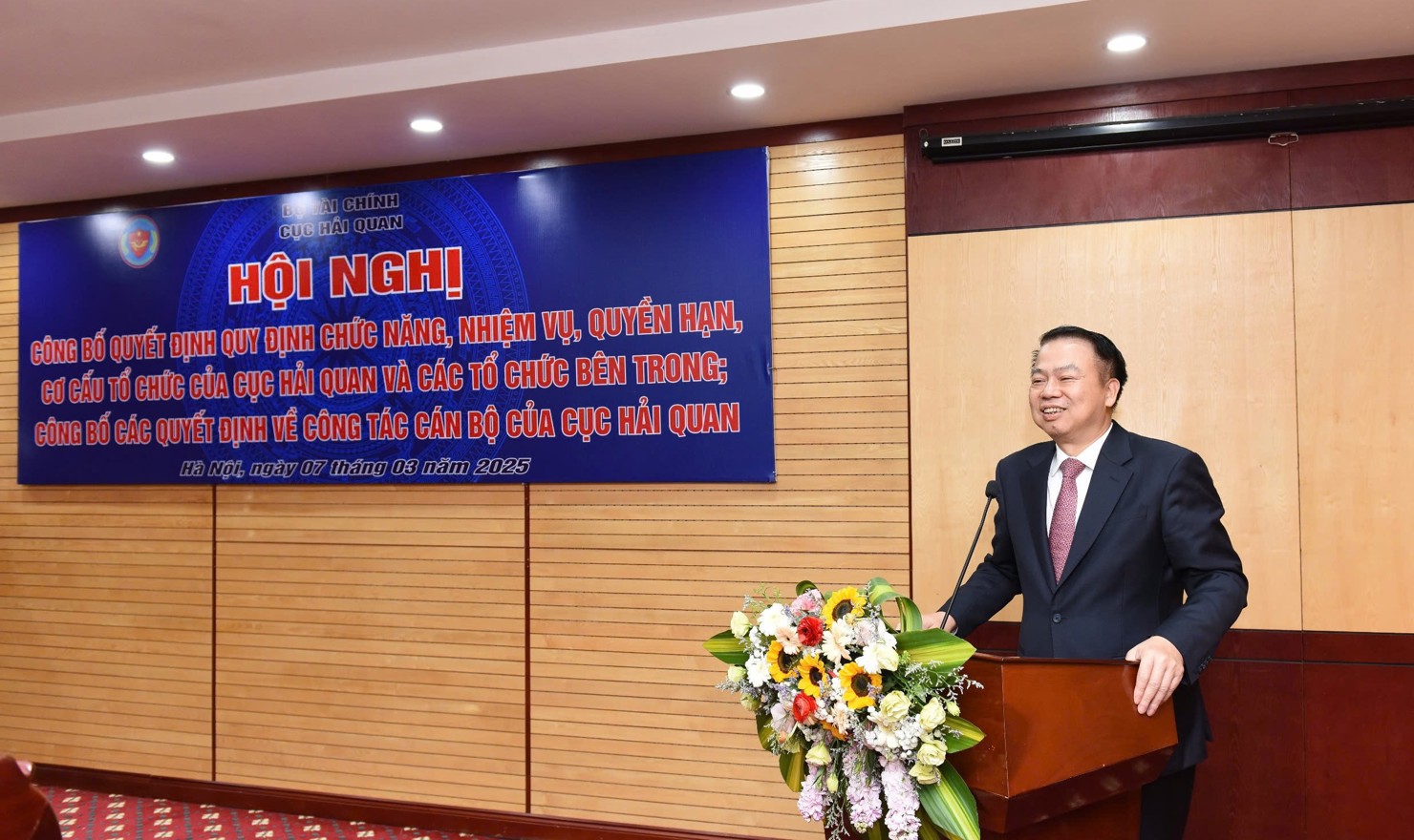 Thứ trưởng Bộ Tài chính Nguyễn Đức Chi phát biểu tại Hội nghị.