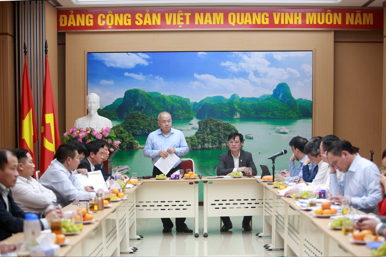 Thứ trưởng Bộ Tài chính Đỗ Thành Trung phát biểu chỉ đạo Hội nghị.