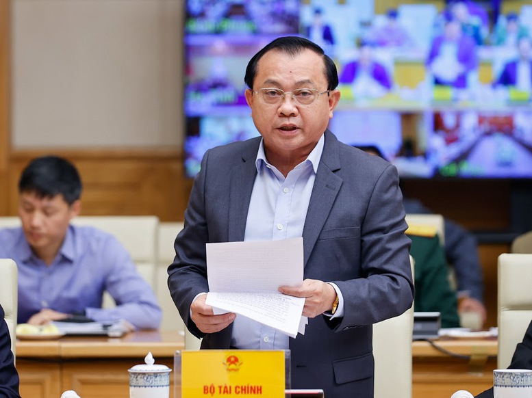 Thứ trưởng Bộ Tài chính Lê Tấn Cận phát biểu tại phiên họp lần thứ 3 Ban Chỉ đạo Trung ương triển khai xóa nhà tạm, nhà dột nát trên phạm vi cả nước