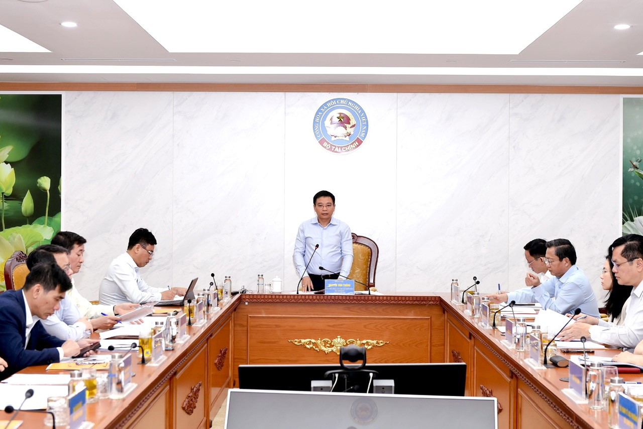 Bộ trưởng Bộ Tài chính Nguyễn Văn Thắng phát biểu tại Hội nghị.