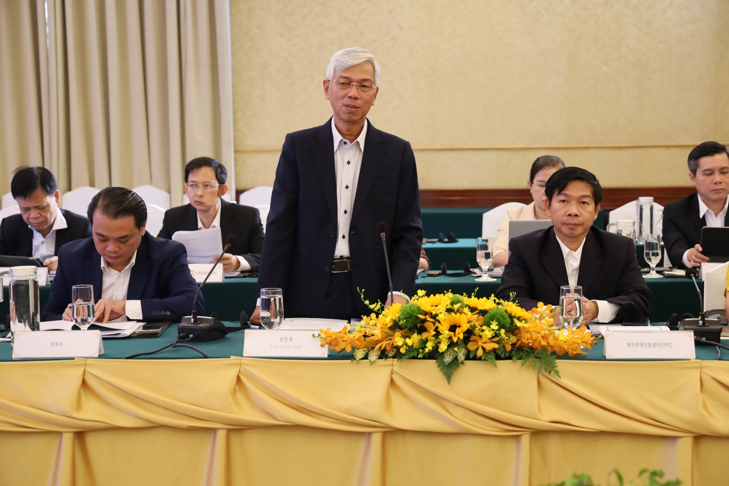 Ông Võ Văn Hoan, Phó Chủ tịch UBND TP. HCM chia sẻ thông tin về Trung tâm Tài chính quốc tế tại TP. HCM. Ảnh: Lê Thu