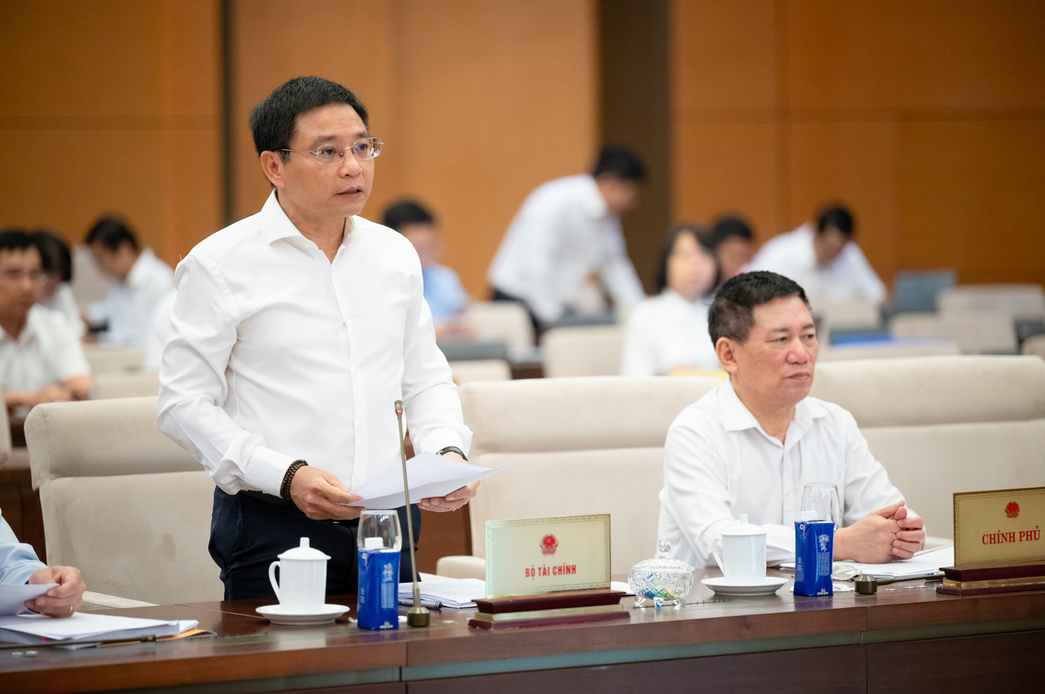 Bộ trưởng Bộ Tài chính Nguyễn Văn Thắng phát biểu tại phiên họp.