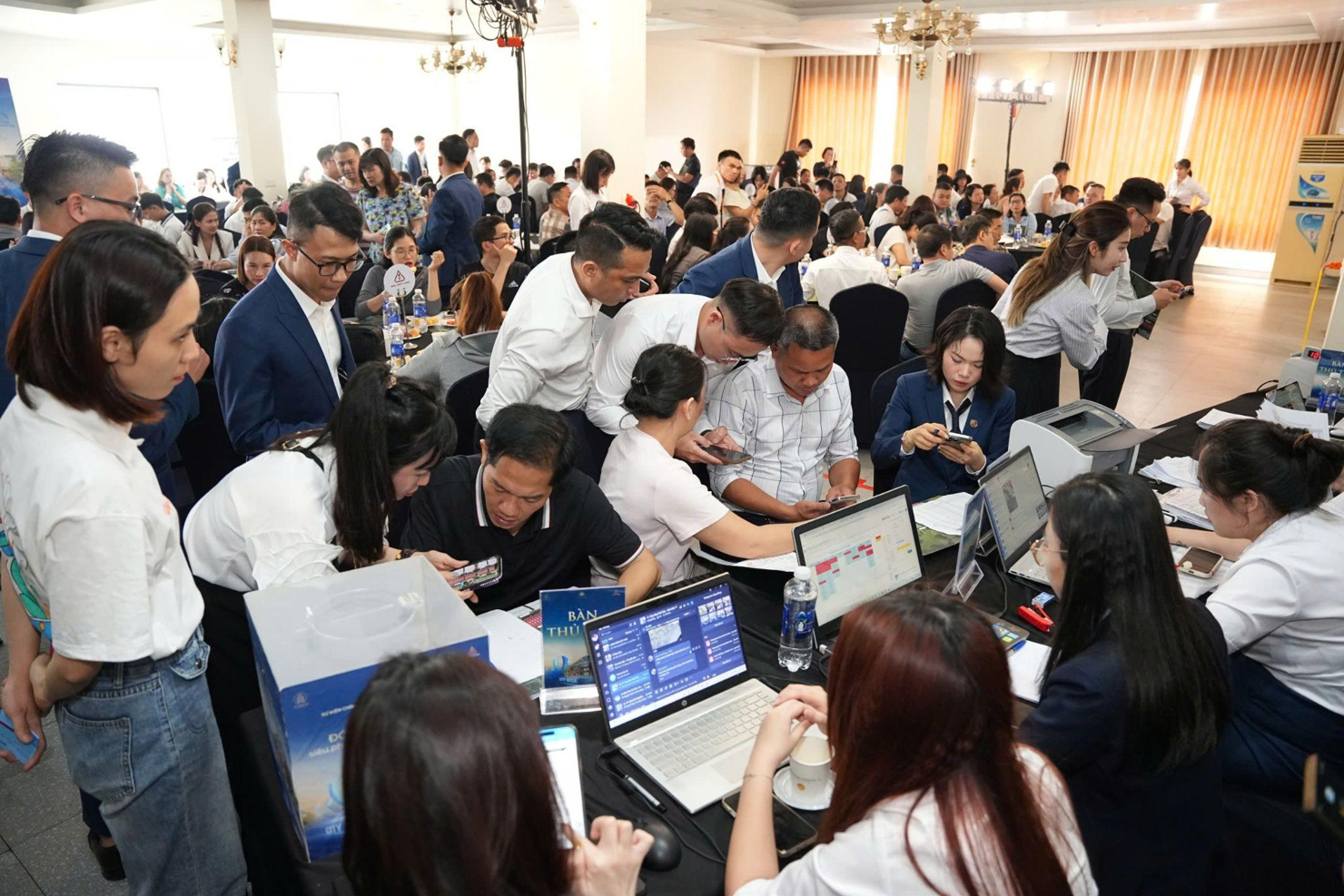 City Rise nhộn nhịp giao dịch trong sự kiện khớp cọc ngày 10/4/2025