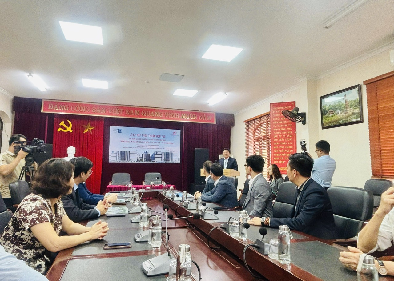 Ông Trần Duy Đông, Phó bí thư Tỉnh uỷ, Chủ tịch UBND tỉnh Vĩnh Phúc phát biểu tại Lễ ký kết