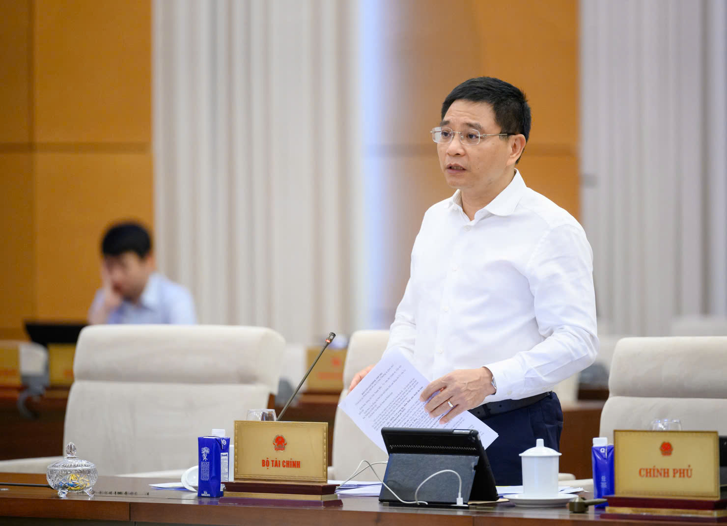 Bộ trưởng Bộ Tài chính Nguyễn Văn Thắng làm rõ các nội dung Ủy ban Thường vụ Quốc hội quan tâm.