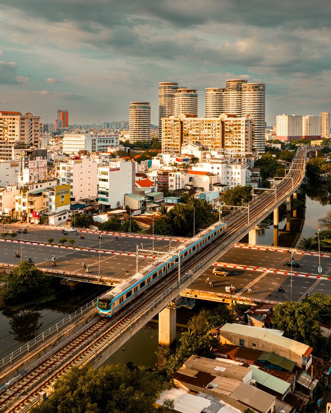 Dự án metro Bến Thành - Suối Tiên có tổng mức đầu tư 43.757 tỷ đồng (trong đó vốn vay ODA của Nhật Bản khoảng 38.265 tỷ đồng); tuyến đường sắt đô thị số 1 này có chiều dài 19,7km (2,6 km đi ngầm và 17,1 km trên cao) đã chính thức vận hành ngày 22/12/2024. Ảnh: Nguyễn Công Thử