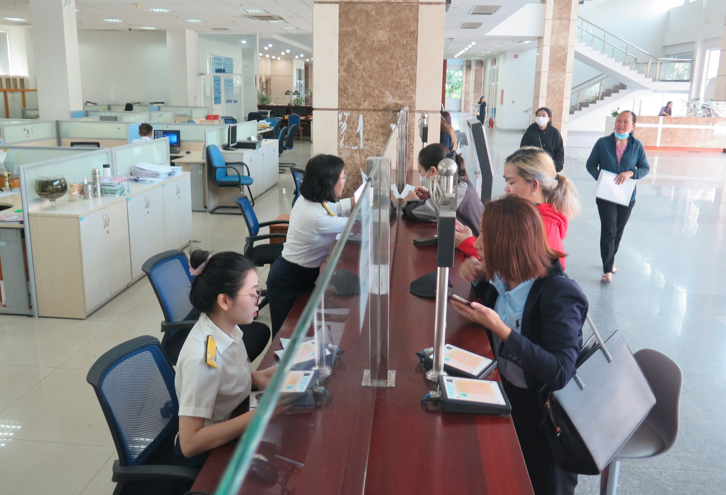 Hoạt động nghiệp vụ tại Chi cục Thuế khu vực II. Ảnh: Nguyên Phạm