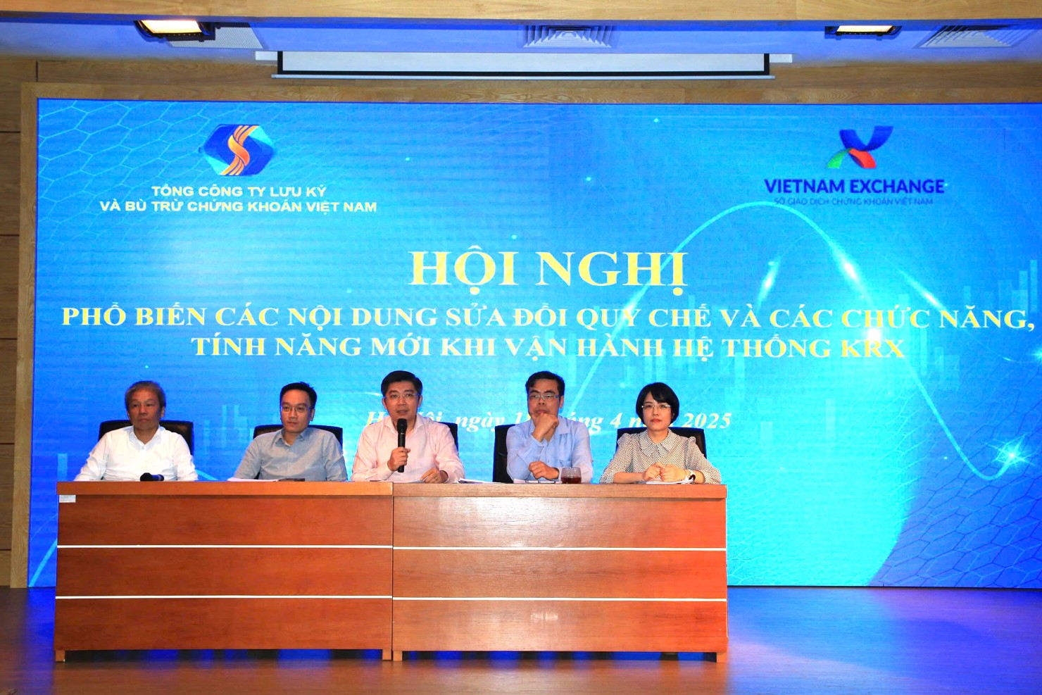 VSDC đang gấp rút hoàn thiện các điều kiện cần thiết nhằm góp phần đảm bảo hệ thống KRX vận hành thông suốt.