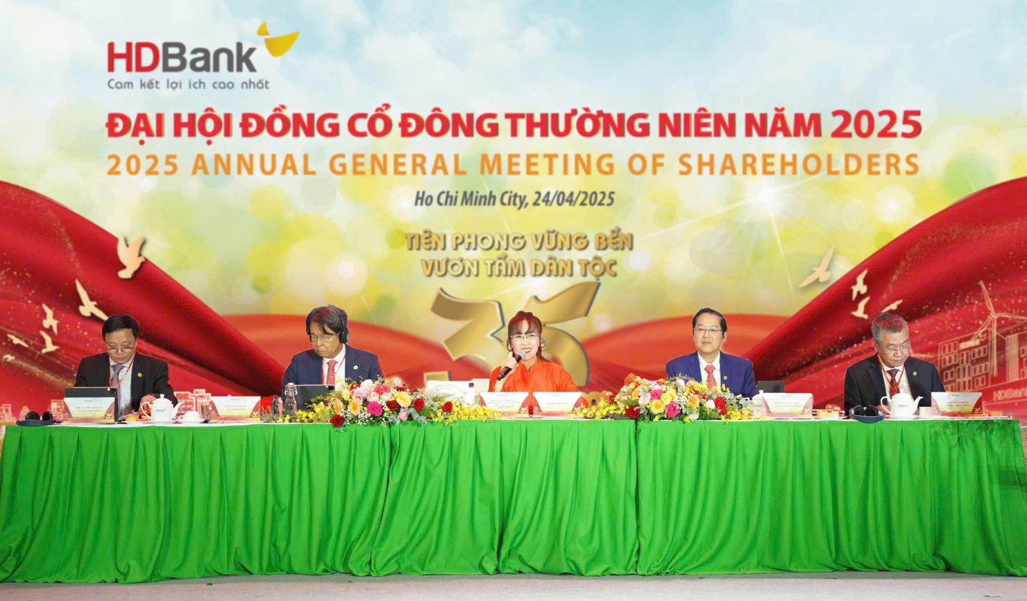 Ban Lãnh đạo HDBank tại ĐHĐCĐ thường niên ngày 24/4/2025.