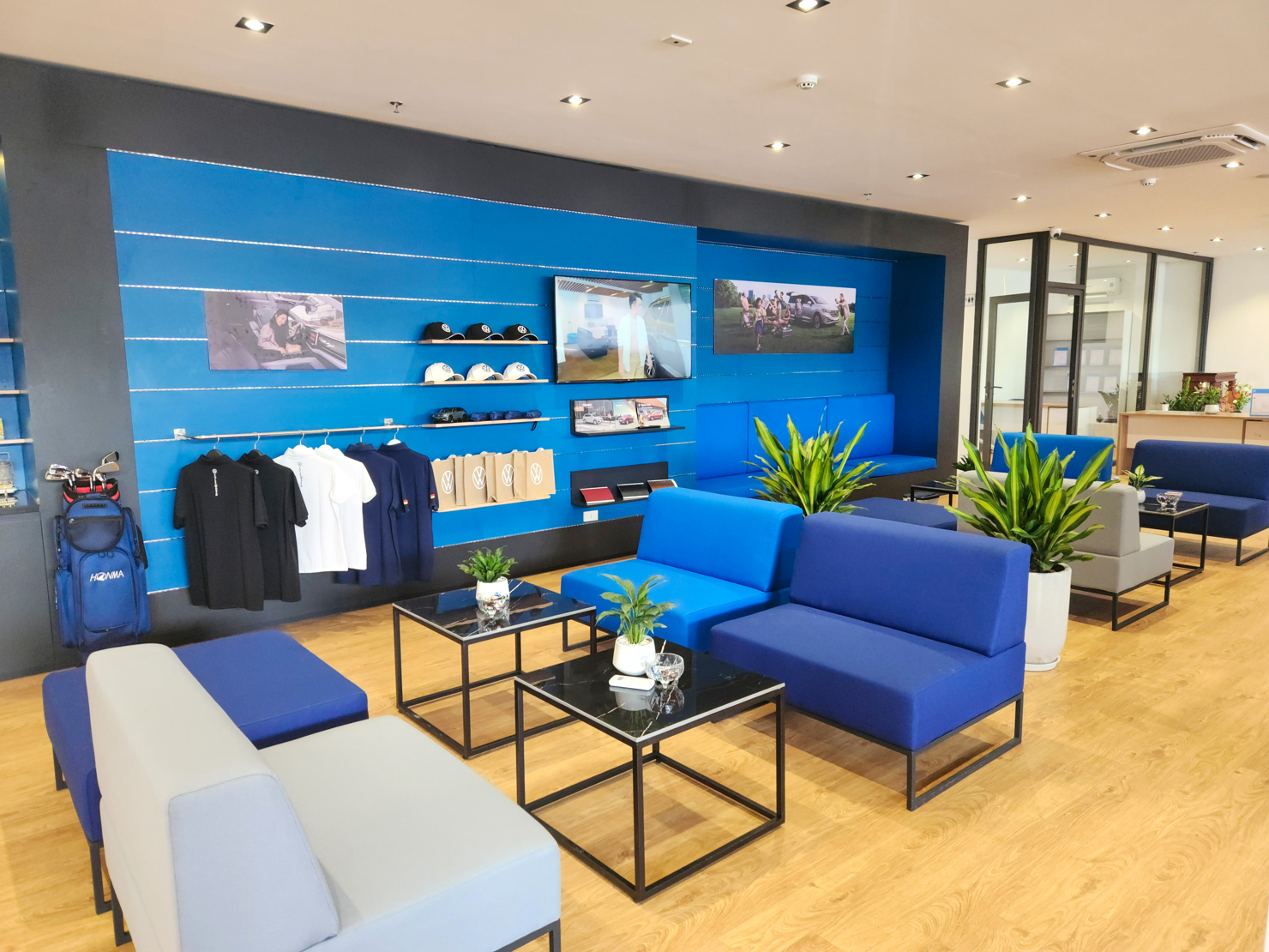 Volkswagen Việt Nam khai trương đại lý 4S mới tại TP. Vinh - Ảnh 2