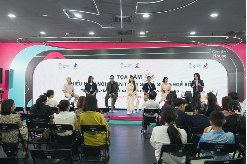 Toàn cảnh buổi tọa