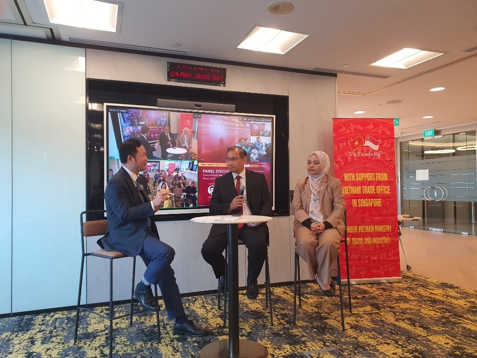 Các đại biểu thảo luận về cơ hội cho doanh nghiệp Việt Nam và Singapore trong hợp tác thương mại.