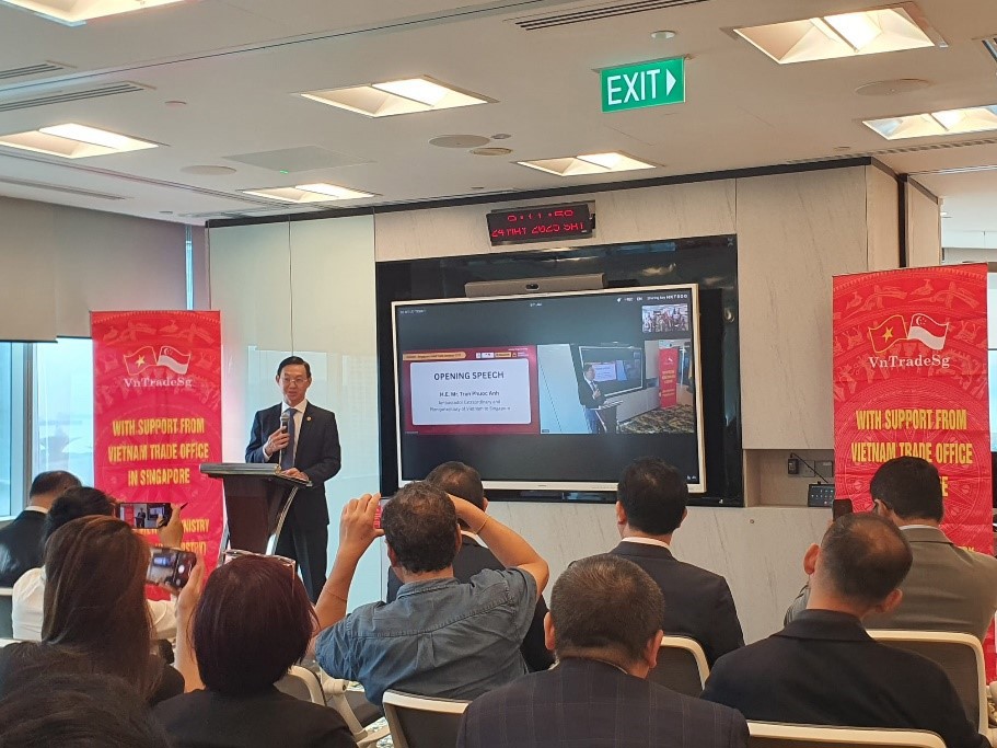 Đại sứ đặc mệnh toàn quyền nước Cộng hoà xã hội chủ nghĩa Việt Nam tại Singapore Trần Phước Anh phát biểu tại Hội nghị