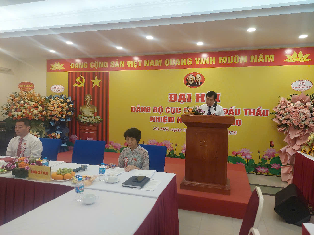 Đồng chí Trần Hào Hùng - Bí thư Đảng uỷ, Cục trưởng Cục Quản lý đấu thầu phát biểu khai mạc Đại hội.