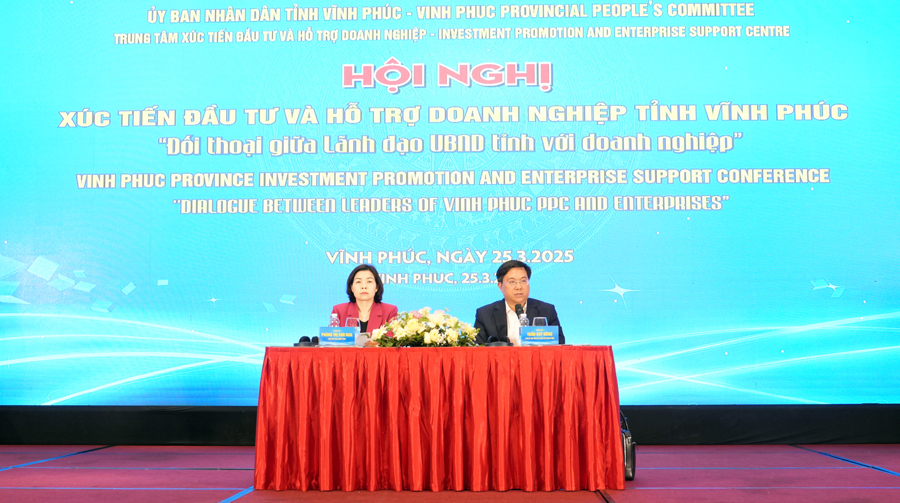 Chủ tịch UBND tỉnh Vĩnh Phúc Trần Duy Đông và Phó Chủ tịch Phùng Thị Kim Nga chủ trì Hội nghị đối thoại doanh nghiệp