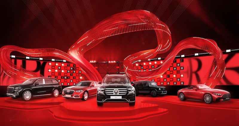 Sự kiện LiveRARE là lời khẳng định mạnh mẽ củaMercedes-Benz Việt Nam trong việc mang đến những trải nghiệm độc đáo và khơi dậy cảm xúc mãnh liệt. Các dòng xe đầu bảng như Mercedes-Maybach, Mercedes-AMG, hay S-Class – không chỉ là phương tiện di chuyển, mà còn là biểu tượng của phong cách sống, khát vọng chinh phục, và sự dẫn đầu.