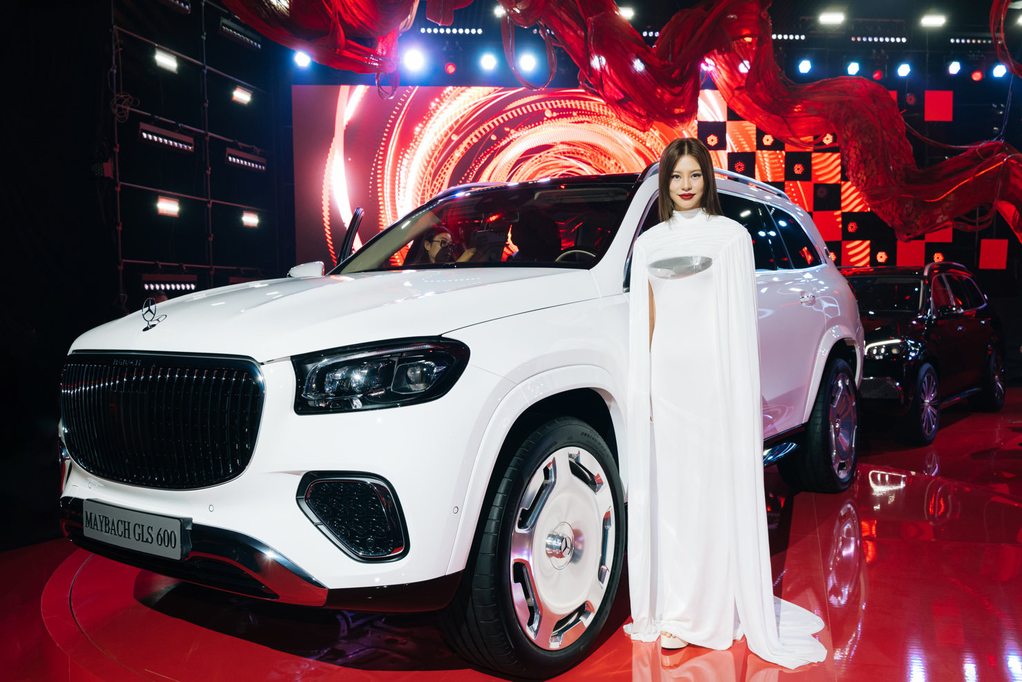 30 năm đồng hành cùng khách hàng Việt, Mercedes-Benz không chỉ mang đến những chiếc xe sang trọng, mà còn kiến tạo một di sản về chất lượng, đổi mới, và không ngừng hoàn thiện