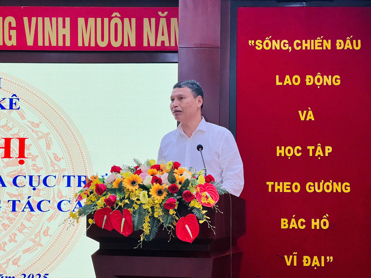 Ông Hồ Kỳ Minh - Phó Chủ tịch Thường trực UBND TP. Đà Nẵng đề nghị Thống kê TP. Đà Nẵng cần phối hợp chặt chẽ với các sở ngành, phường, xã để cung cấp số liệu thống kê chính xác, trung thực, đầy đủ, khách quan.