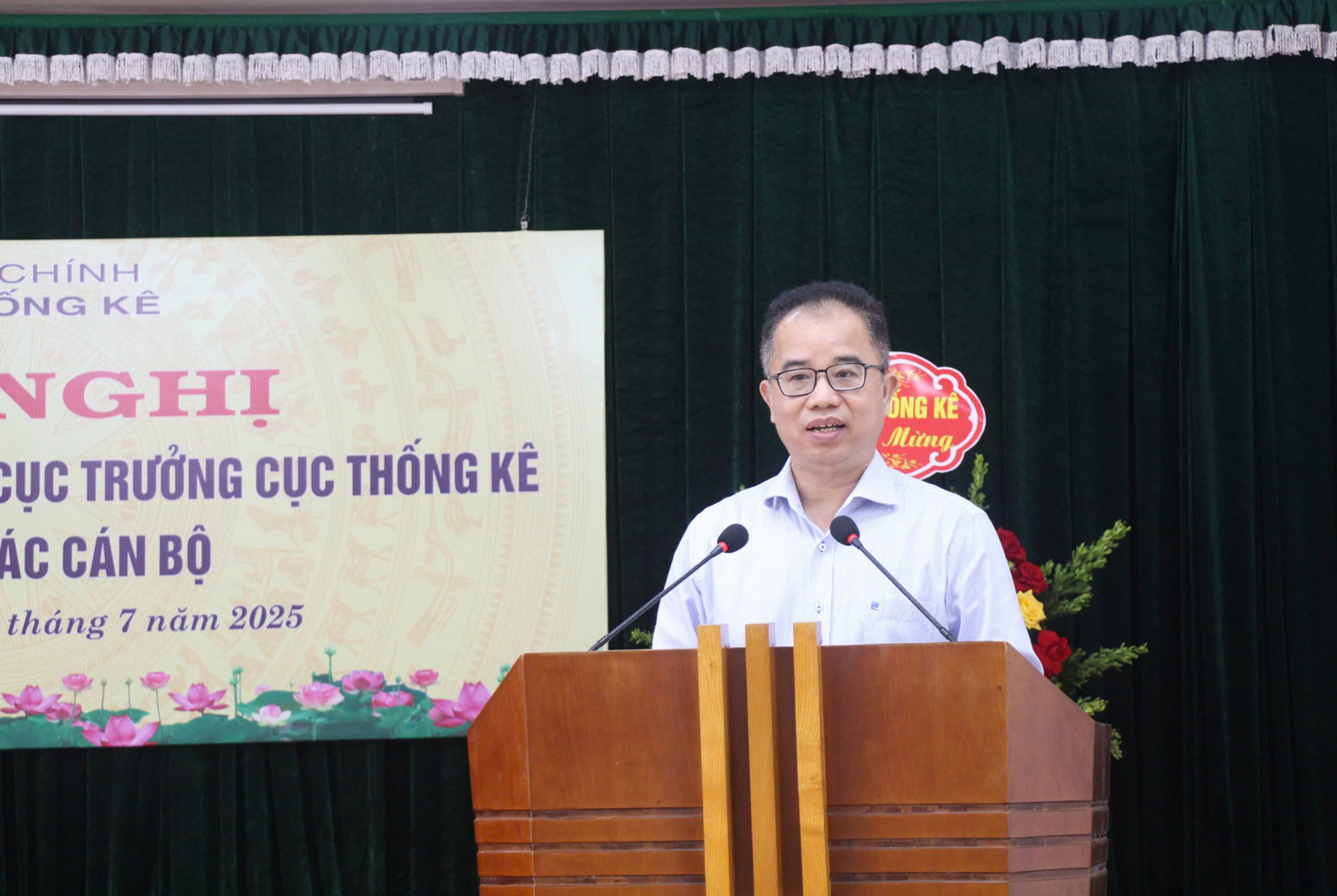 Phó Cục trưởng Lê Trung Hiếu yêu cầu Lãnh đạo Thống kê tỉnh Phú Thọ cùng toàn thể công chức, người lao động đoàn kết, thống nhất , tạo sức mạnh tổng hợp, khắc phục khó khăn, hoàn thành tốt nhiệm vụ.